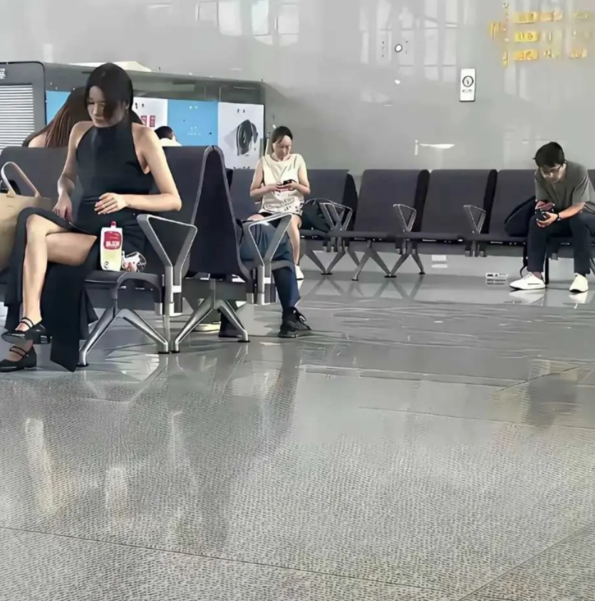 在休息区遇到的，月薪5000能搭讪成功吗？ ​​​