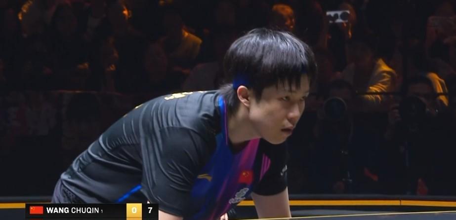 WTT中国大满贯第二场男单半决赛，王楚钦与队友向鹏上演了一场七局大战，王楚钦在先