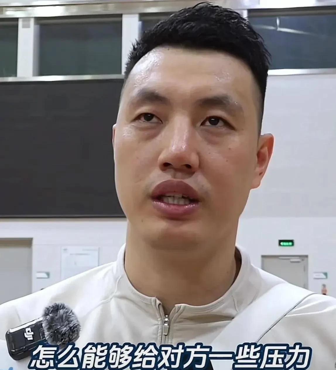 翟晓川:不会放弃一丝赢球的机会，总决赛力拼到最后一秒钟。
CBA总决赛第四场，北