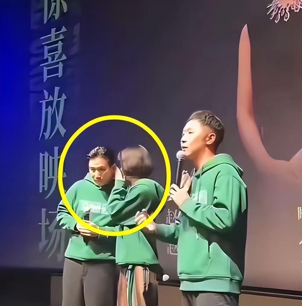 不得不说！
现在比起赵丽颖赵德胤是不是真在一起了，更好奇的是网传的赵德胤家庭成员