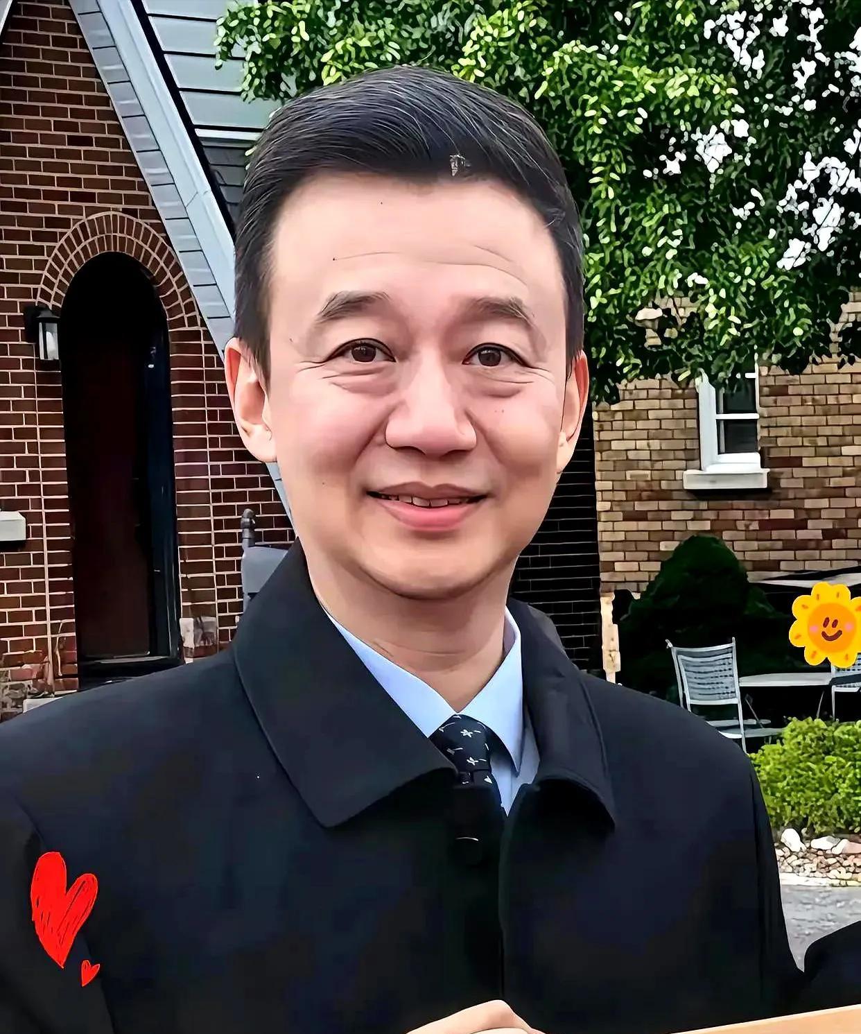 十年新闻发布台，稳得一批。念网名直接出圈，严肃场合玩梗，这操作太秀！面对刁钻提问