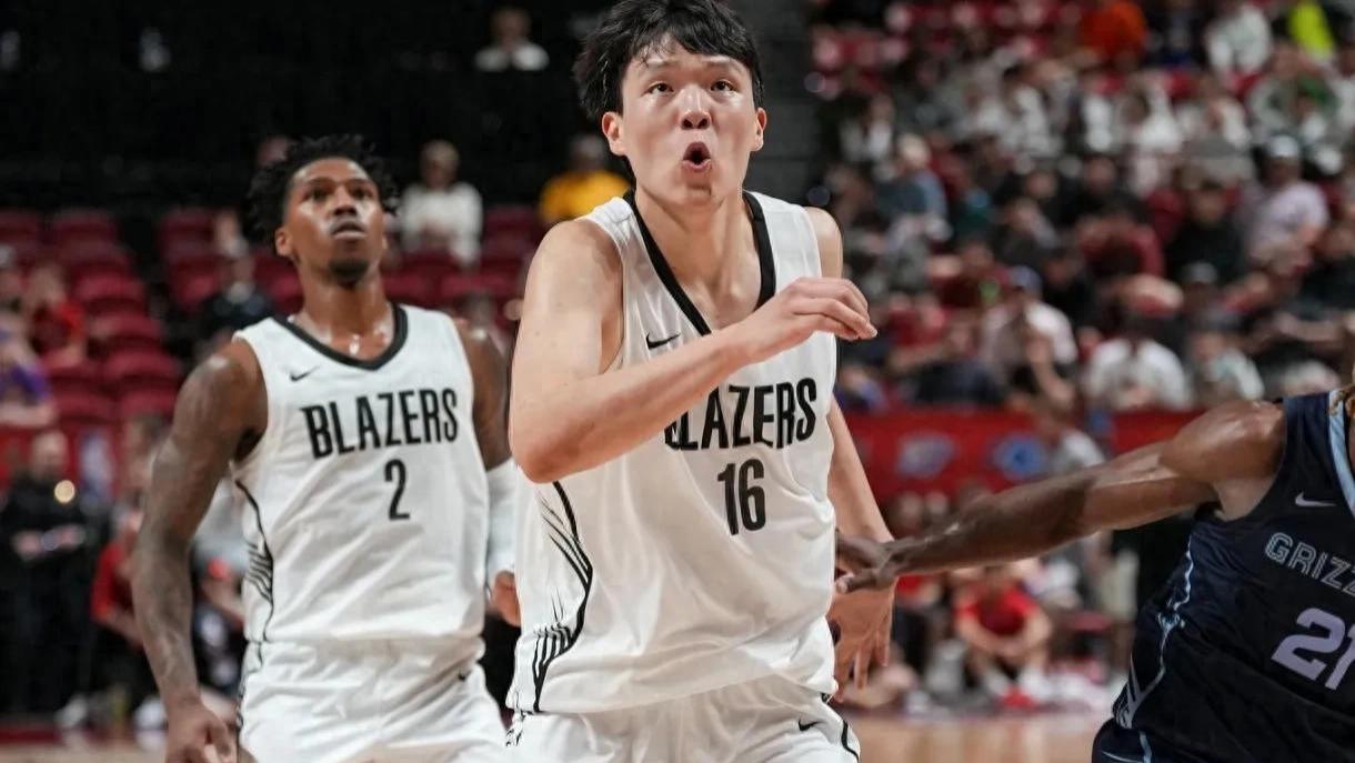 开拓者战马刺，杨瀚森没上场，不给打比赛，实力难提升