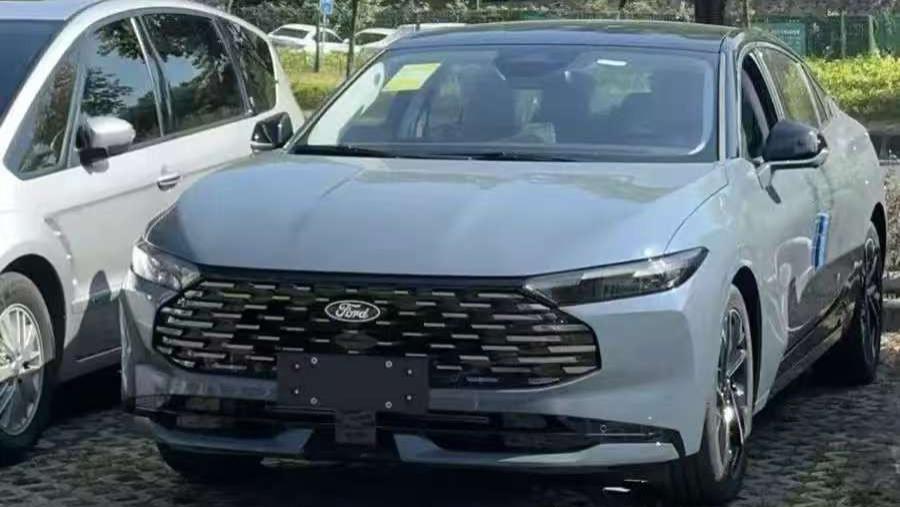 新款福特蒙迪欧现身街头，前脸变化大，内饰调整，会提升销量吗？