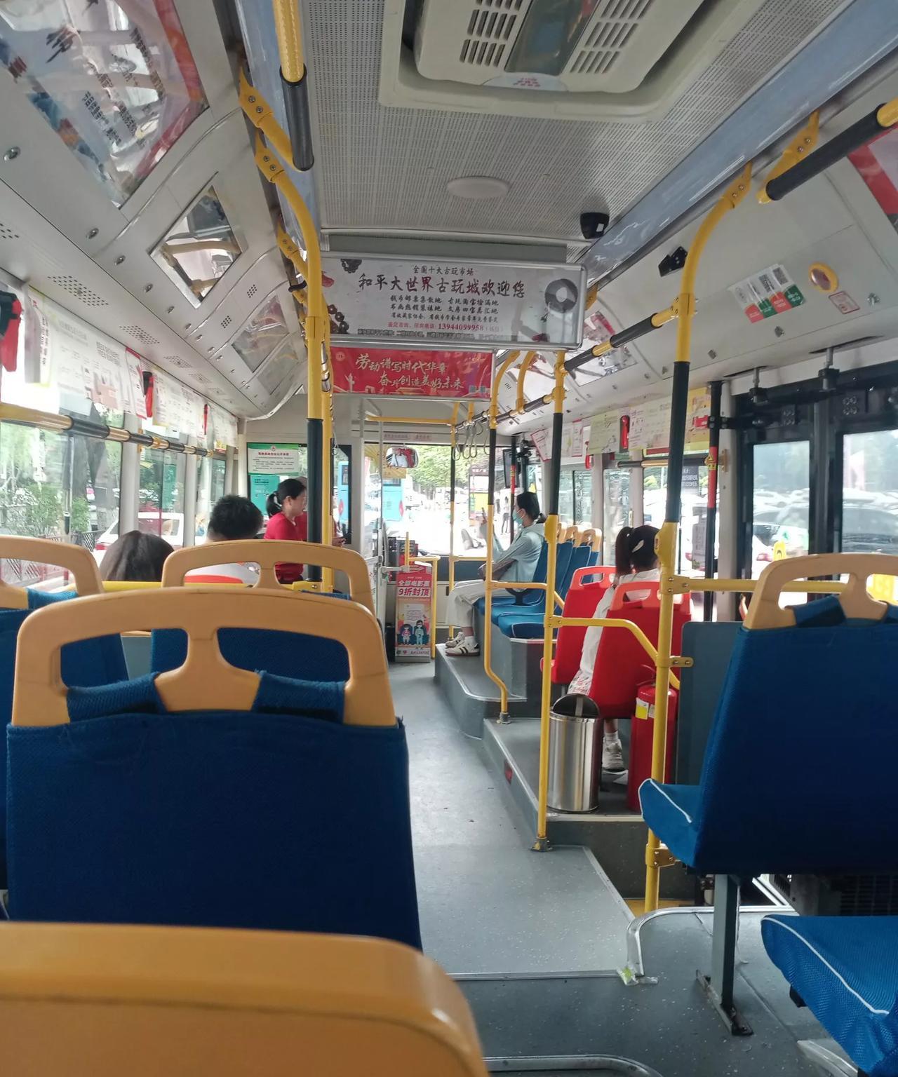 在长春生活十年，几乎每天出行都要乘坐公交车等城市交通工具。昨天和朋友一起乘坐62