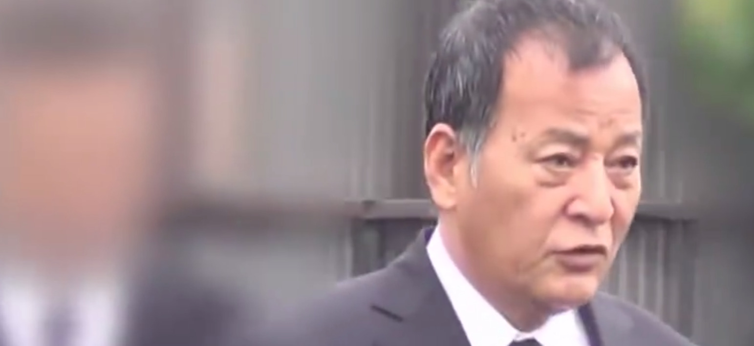 日本黑帮老大遛狗没拴绳被抓











真是活久见！你敢相信吗？大名鼎
