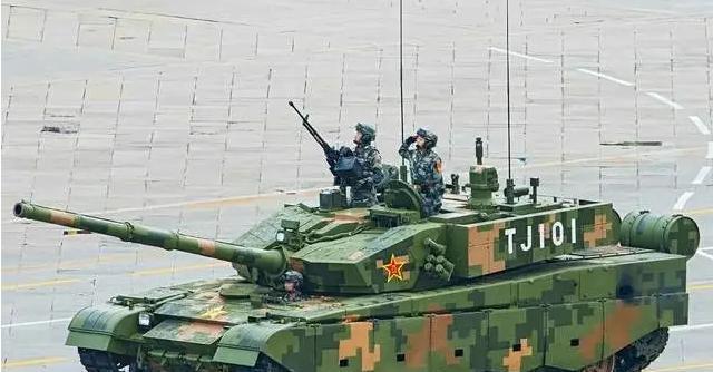 几百万的坦克，为什么不能在里面装个空调？
这个问题其实蛮有意思的，可以想一下如下