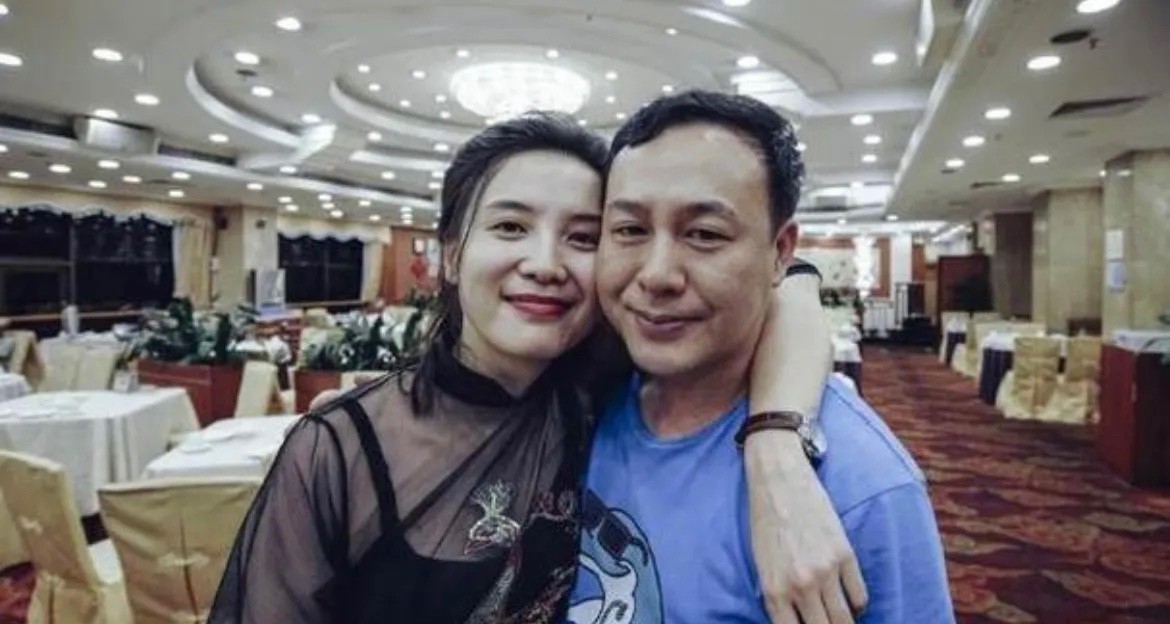 宋佳搂的男人是谁？这么幸福。