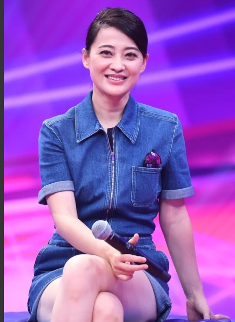 当年，梅婷拍摄《推拿》时对秦昊说：我好像爱上那个摄影师曾剑了，秦昊吃了一惊，很快