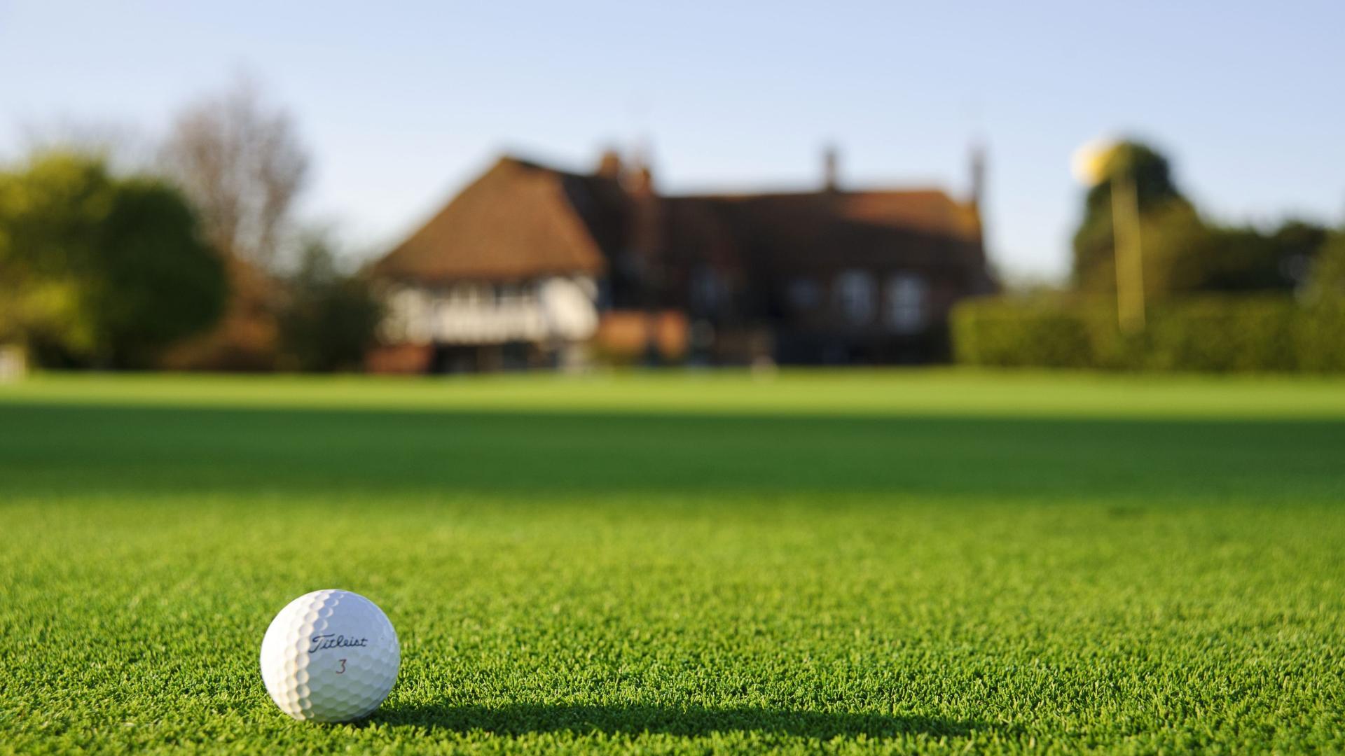 你的高尔夫衣橱指南：不同预算怎么选高尔夫服装品牌？