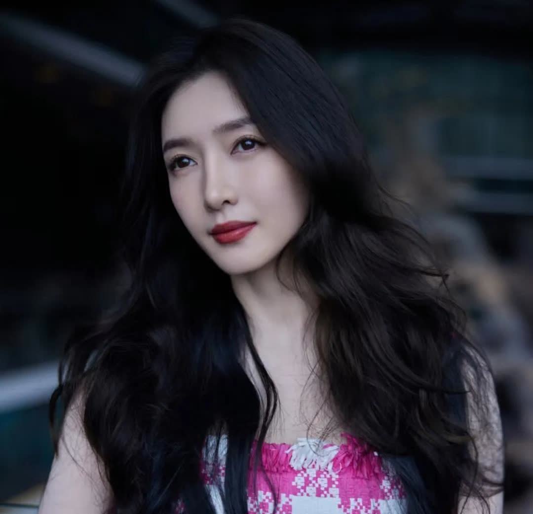 我问我老公：江疏影这么漂亮，为什么没人对她有非分之想？
我老公白了我一眼：你根