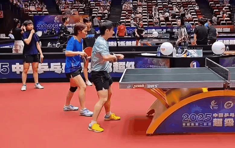 厦门乒超联赛第二阶段，莎莎第一场女双，和平野美宇一起搭档。
乒超联赛真的是快乐乒