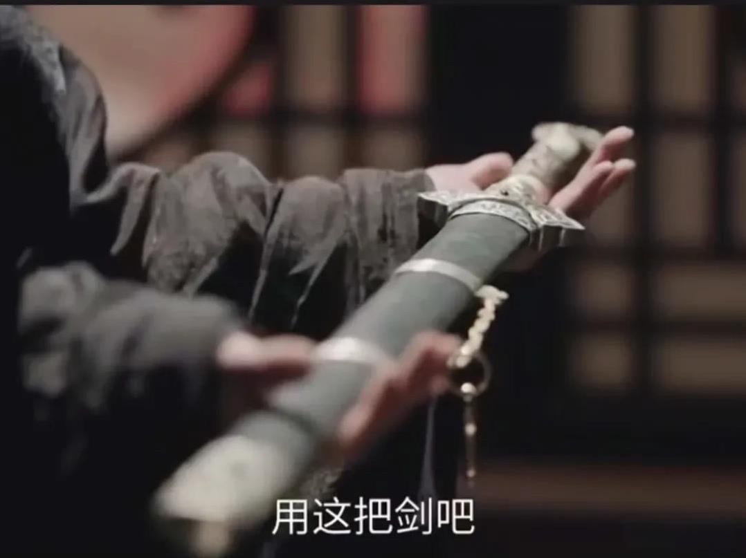 《锦月如歌》最新预告，禾晏与何如非在皇帝跟前比试
禾晏用的剑还是当初肖大将军赐给