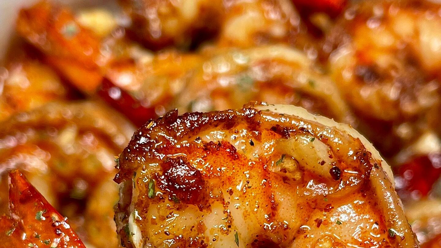 上桌秒光的秘密武器！这道蒜香黄油虾让我成功圈粉整个闺蜜团