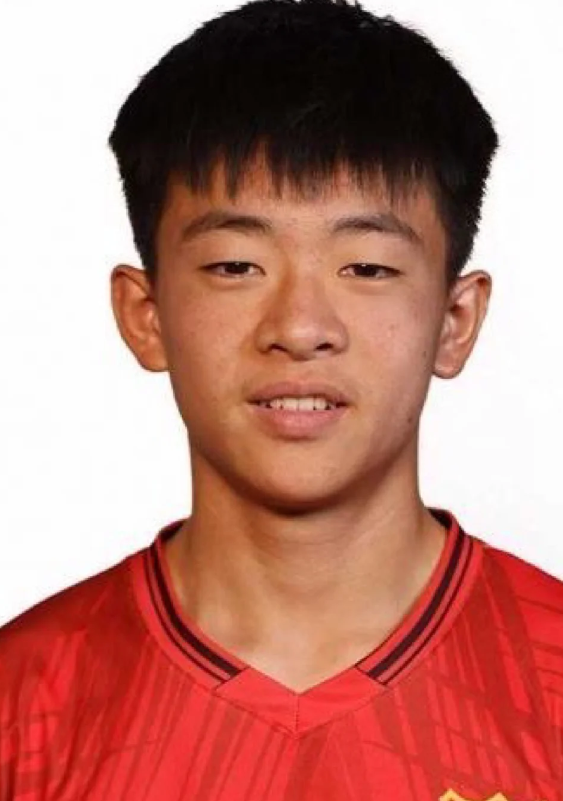 U16国足最郁闷，也最让人失望的球员，邝兆镭！没有之一！

他自己也很沮丧！
