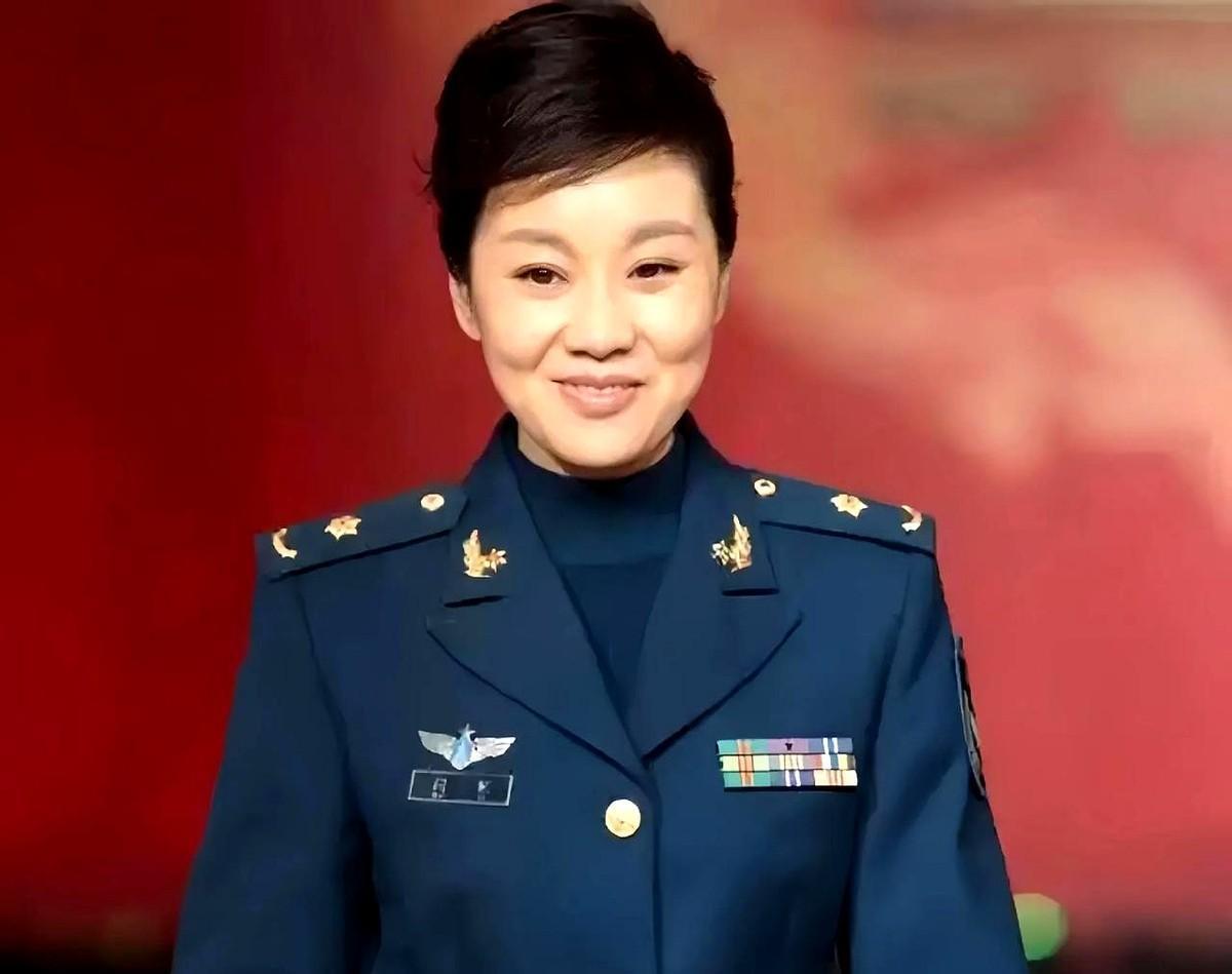 原来娱乐圈藏着这么多“军装大佬”！
平时看他们活跃在荧幕前，谁能想到这些明星不仅