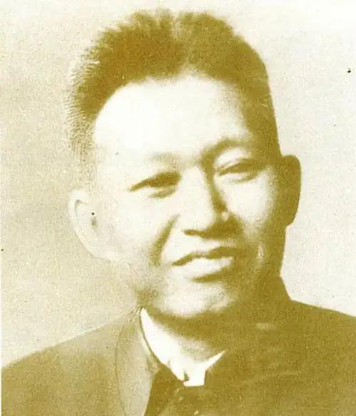 1935年初，在遵义这个西南小城里，一场关乎中国革命生死的会议悄悄展开。
会上，