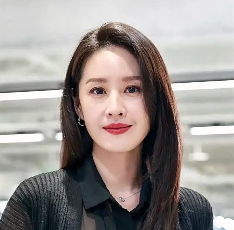 被周杰伦征服过的十位女明星，个个年轻
一、曾恺玹
二、江语晨
三、王思平
