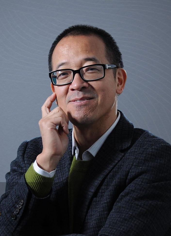 俞敏洪提到的两个大学男同学的事，挺让人唏嘘。家庭条件好，本应顺风顺水，却因扛不住