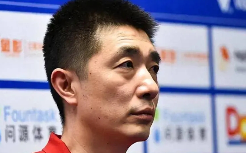 安家杰虽然在中国女排呆了八年时间也担任助理教练，其实就是一个打酱油的角色，郎平也