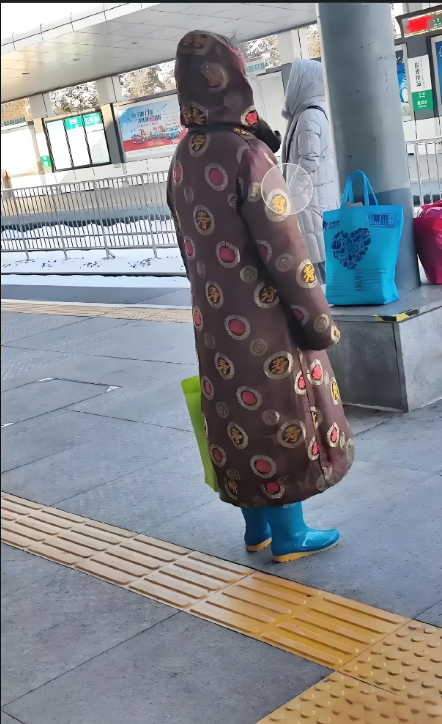 不是，是我眼花了吗？这衣服能穿吗？
