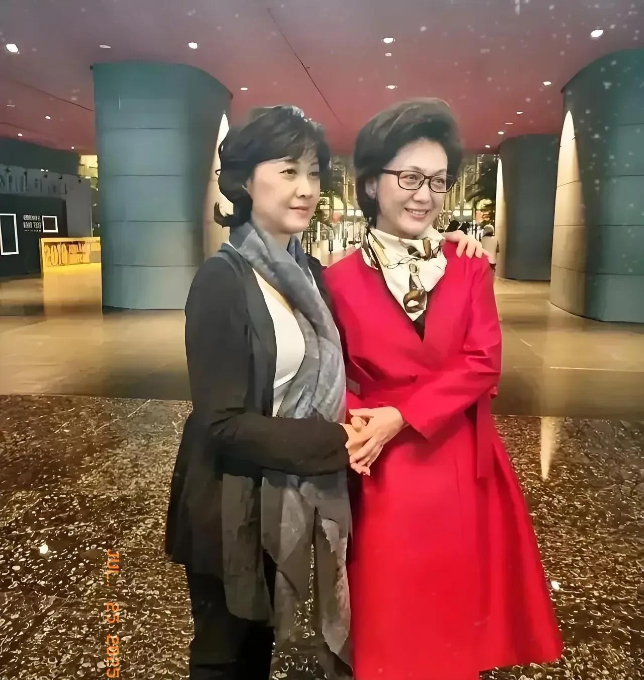 #你能认出女儿国国王和新闻主播吗#能叫出这两位美女的名字，
那你可真不是一般人