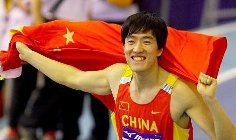当年刘翔一举夺冠，上海市政府大手一挥送给他两套上海黄金地段的房产，刘翔收到这样的