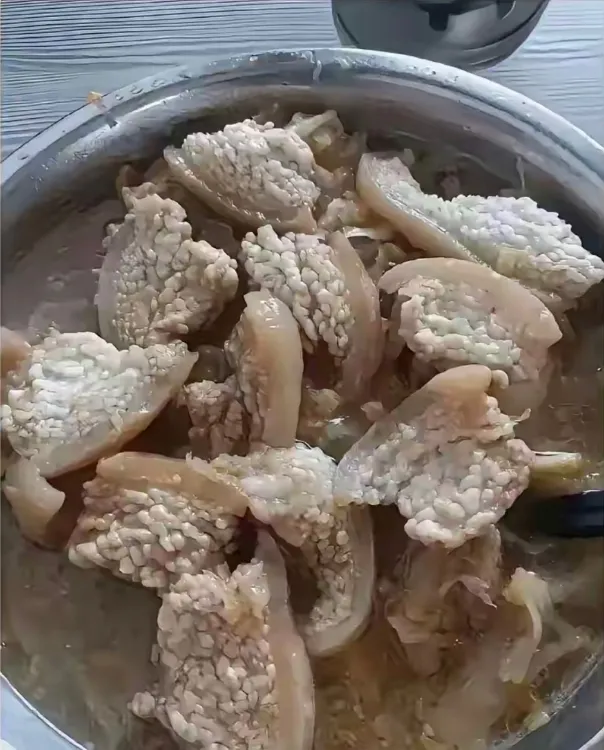 这是哪个地方的特色美食？叫啥呀，太有食欲了
