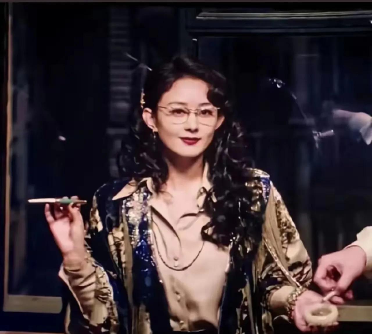 看到赵丽颖这张照片，真是震撼，平时赵丽颖穿衣打扮几乎是淑女范围，说话处事圆滑得人