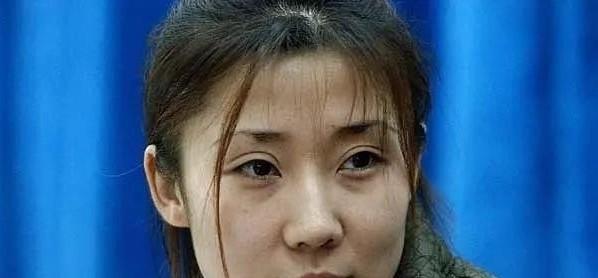 1992年11月17日，路茗茗的父亲路遥逝世，同年，她跟随母亲林达移居北京。之后