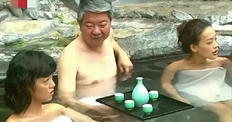 舒淇和蔡澜一起做过一个综艺节目《蔡澜叹世界》。这阵容，这架势，不得不说，吃喝玩乐