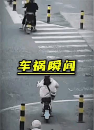 斑马线旁，大家都在等着一辆疾驰而来的大货车通过后再过斑马线。一名女子不知道有什么