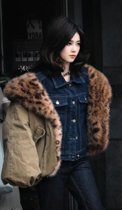 昨天还是妈妈怀里的小女儿，今天就成了温柔护崽的“妈系”前辈！白鹿的角色切换太绝了