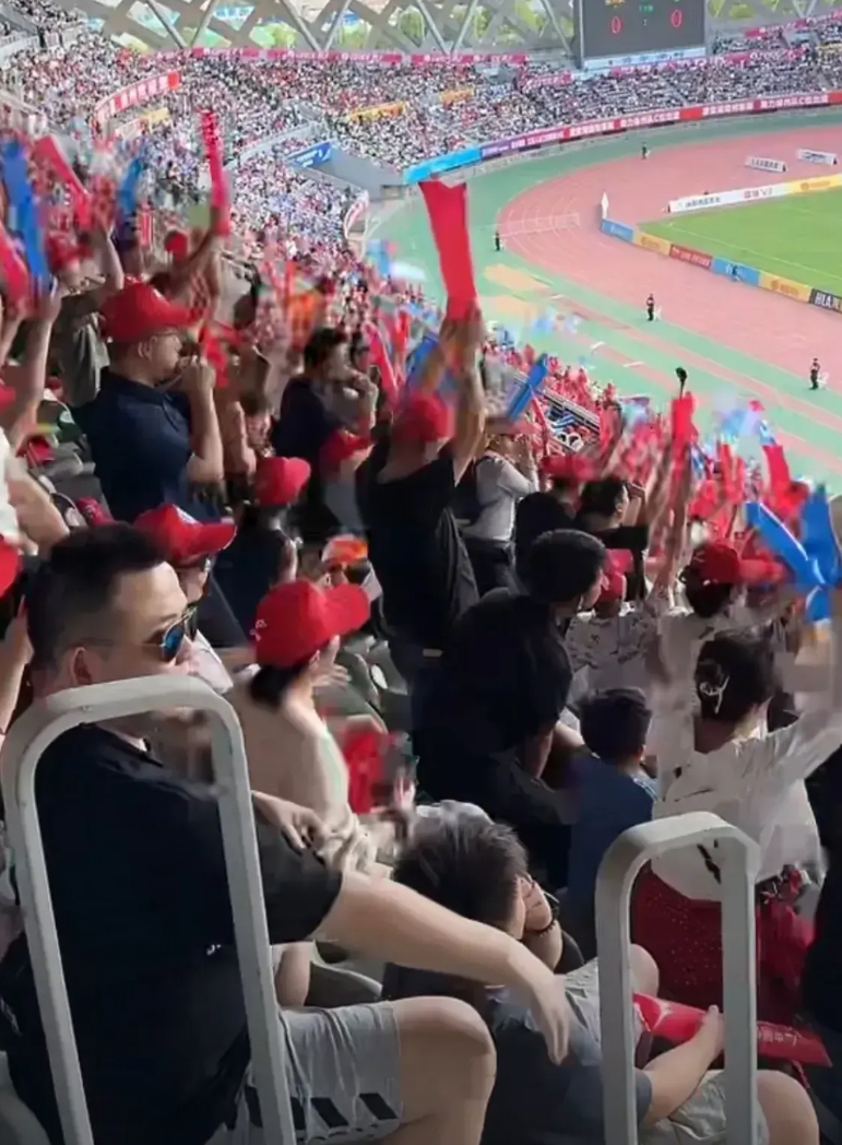 徐州队赢了！
不得不说，镇江队的守门员表现还是不错的，今天晚上徐州请镇江吃把子肉