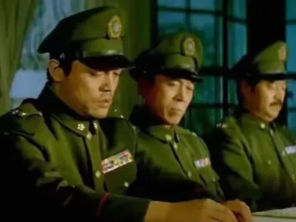 1949年12月，国民党中将李振率部起义，在谈判时见解放军干部很年轻，不高兴的说