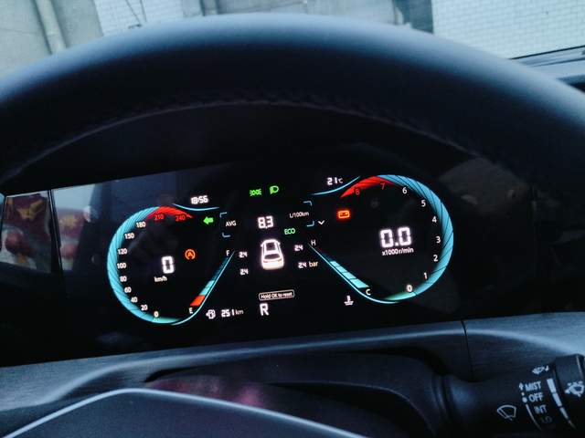 豪华35发动机未熄火需要重启发动机
去取快递，没有熄火，然后再去开车。发现挂档不