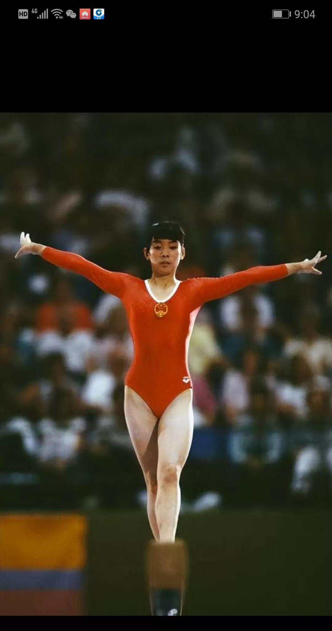 中国女子体操队有着光荣的历史。
1979年马燕红在第20届世锦赛上夺得高低杠冠军