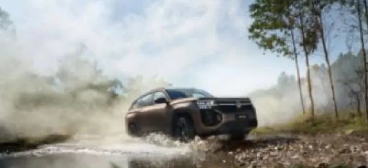 乌克兰想让中国帮他们修路，建桥，有人就说了，这个事情很可能是陷阱，因为有前车之鉴