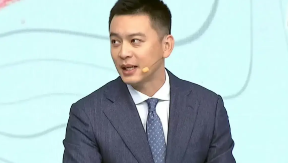 网传闵鹿蕾、王世龙下课，
闵鹿蕾下课是必然，
战术板已经不在闵鹿蕾手里，
下课是