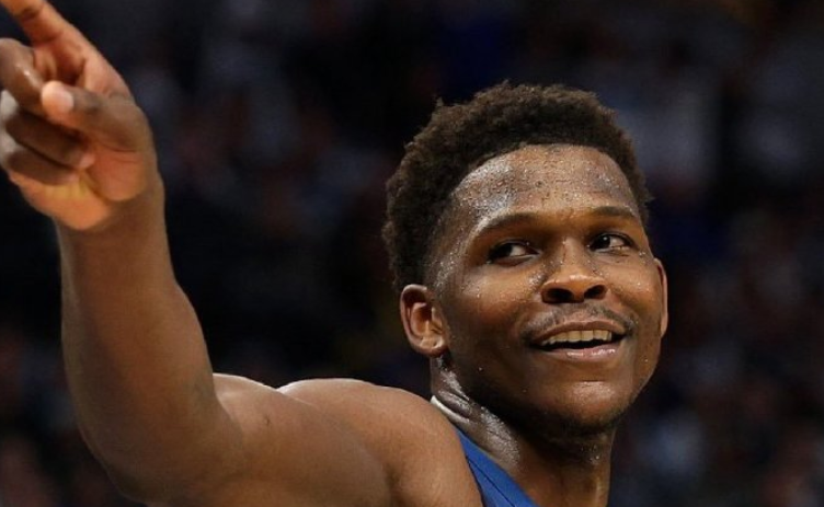 从厌恶到理解包夹：爱德华兹的蜕变诠释森林狼的冠军野心