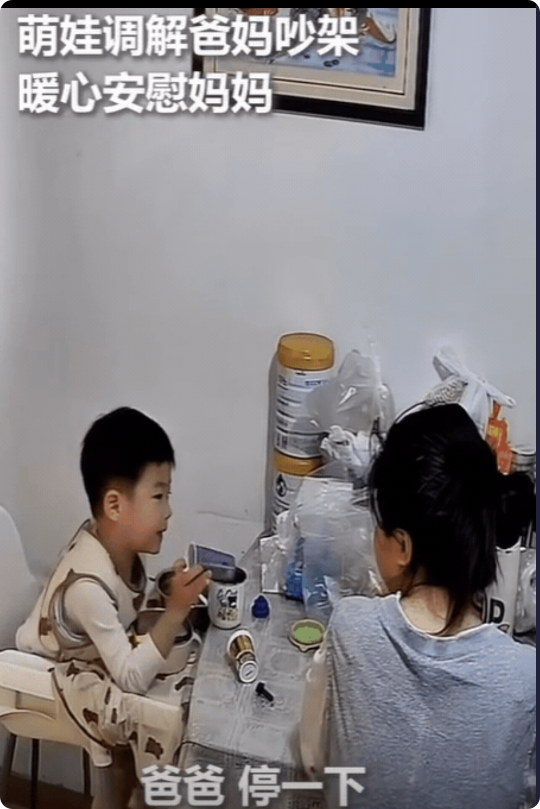 “泪目了！”广东佛山，一对夫妻因琐事吵架，丈夫刚想要动手，没想到，一旁3岁儿子突
