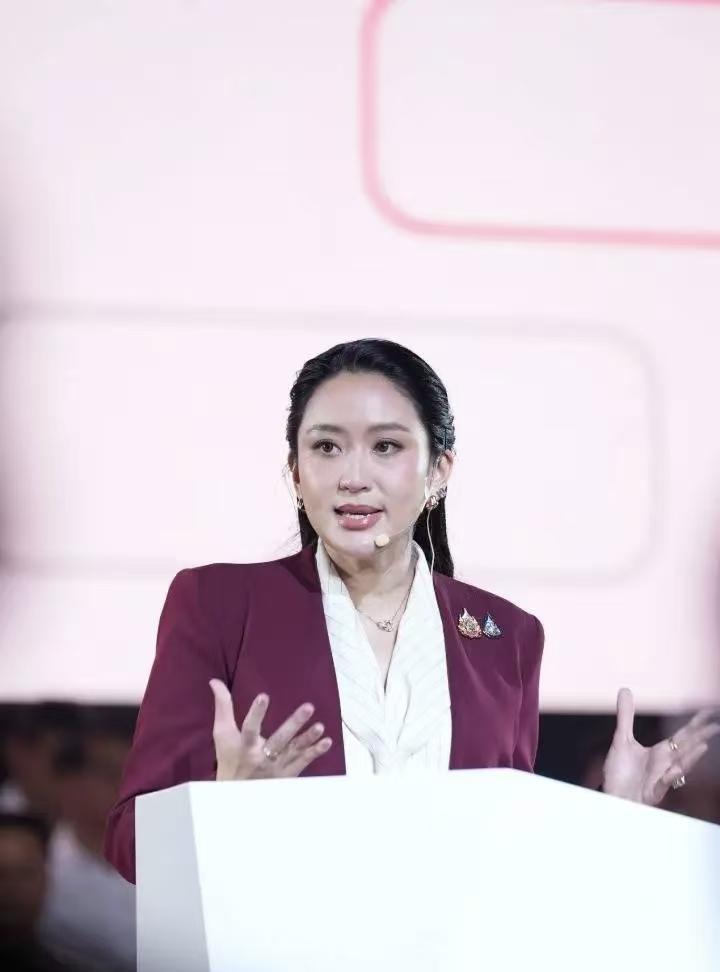 真心钦佩佩通坦！
10月7日，为泰党备战大选！举办“重振为泰，重振泰国”活动，首