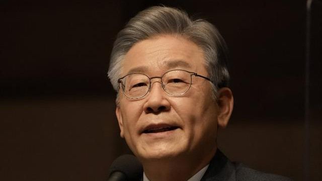 日本前首相一语惊人：中国不该独自对付美国，需赶紧跟另两国合作