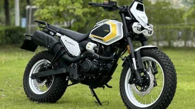 最另类的越野车，150排量用180的后胎！绝对是行走的焦点