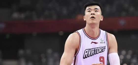 山东高速全力追逐姜宇星
新赛季无欲无求的吉林把自己的当家球星姜宇星摆上了货架，