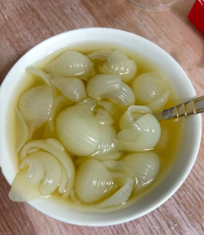有没有广东的朋友？这个美食实在是太好吃了，据说是用蚬壳粉做成的，蚬壳是个什么东西