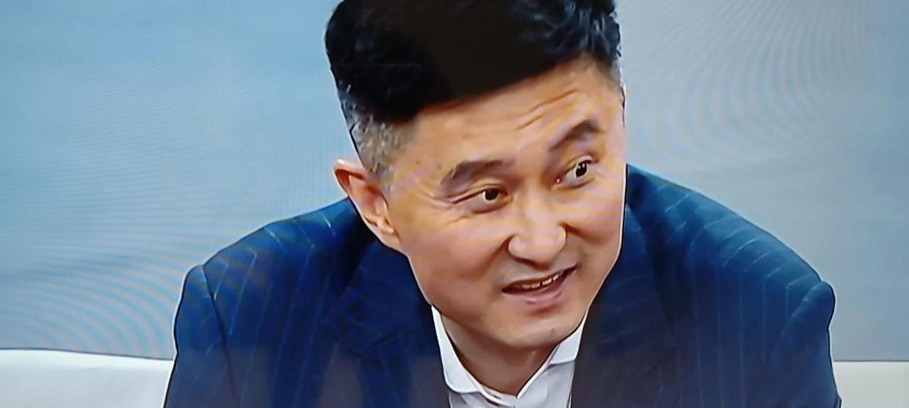 杜峰这次可能要接受不止五年处罚了。前有车后有辙，李春江， 李楠一场消极暧昧比赛得