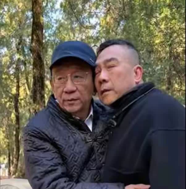 果然不出网友们所料，杨议拜师又“黄”了。       
“狼来了”又演了一次，