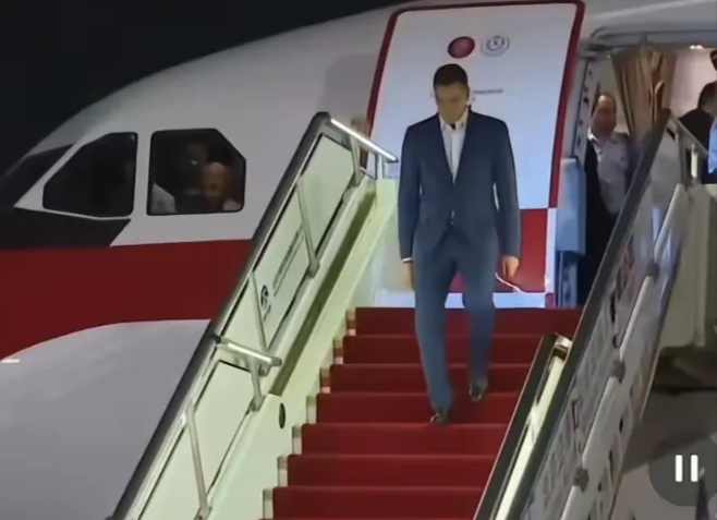 顶住美国的压力西班牙首相抵达北京访问
 据路透社4月10日消息，当天凌晨4点西班