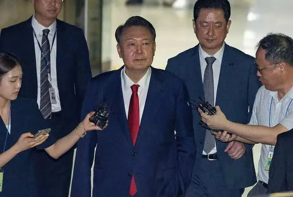 尹锡悦摊上大事了，要完











韩国前总统尹锡悦犯了滔天大罪！这可