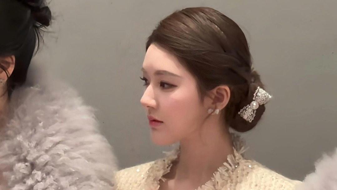 赵露思星光大赏前“换妆”背后：一场关于形象回归的“白月光实验”